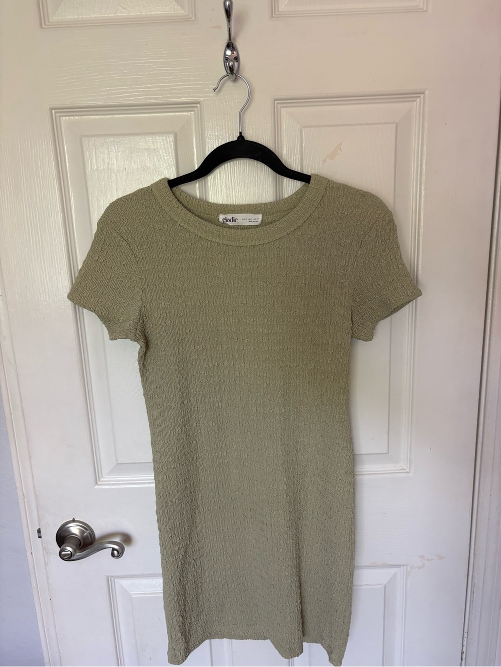 Sweater neckline identification